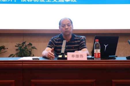 e18b4979857f4ad42edd7b8195d2511